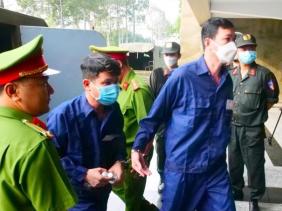Xét xử đại án buôn lậu gần 200 triệu lít xăng: Cựu cán bộ công an nhận bao nhiêu tiền để "ngó lơ" vi phạm?
