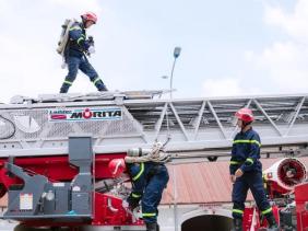 Cảnh sát phòng cháy chữa cháy "mách nước" thoát hiểm khi kẹt giữa đám đông