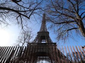 Tháp Eiffel đóng cửa do nhân viên đình công phản đối cách quản lý tài chính