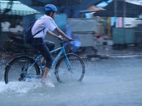 Không khí lạnh tăng cường, khu vực miền Trung mưa lớn trên diện rộng