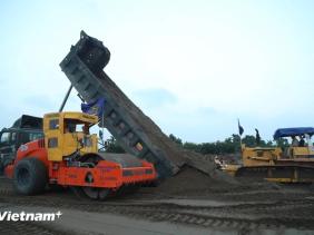 Sẽ khai thác cát biển phục vụ nhiều dự án giao thông trong tháng Năm