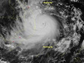 Hoàn lưu bão Kalmaegi quét tới Nam Bộ, TP.HCM, trời tối dần, dự báo mưa to
