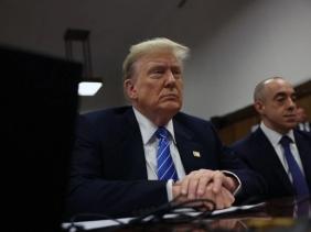 Ông Trump nhắm mắt nhiều giờ trước lời khai bất lợi tại tòa