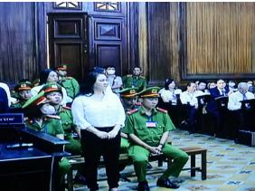 Diễn biến phiên tòa, bị cáo Nguyễn Phương Hằng và các đồng phạm trình bày lý lịch