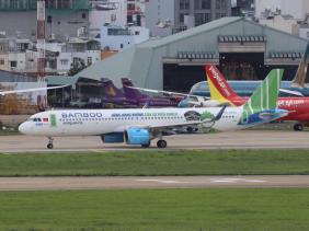 Hàng không Việt Nam có thể điều chỉnh giá vé bay trước “bão giá” nhiên liệu