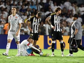 Neymar bật khóc rời sân chỉ sau 34 phút thi đấu, điều gì đang xảy ra?