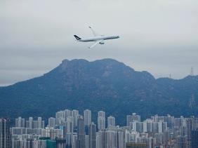 Nhiều hãng hàng không châu Á tăng giá vé, điều chỉnh lịch bay