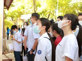 Lo trượt lớp 10 công lập, phụ huynh đổ xô nộp hồ sơ vào trường tư