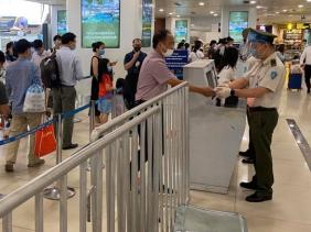 Đề nghị mở lại khai báo y tế với người nhập cảnh