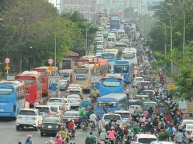 Chấn chỉnh 'bến cóc, xe dù' trong trạm xăng dầu ở cửa ngõ Tân Sơn NhấtMột số cửa hàng xăng dầu ở cửa ngõ sân bay Tân Sơn Nhất, bến xe Miền Đông xuất hiện 'bến cóc, xe dù' hoạt động bắt nháo tiềm ẩn nguy cơ mất an toàn. Chấn chỉnh 'bến cóc, xe dù' trong trạm xăng dầu ở cửa ngõ Tân Sơn NhấtMột số cửa hàng xăng dầu ở cửa ngõ sân bay Tân Sơn Nhất, bến xe Miền Đông xuất hiện 'bến cóc, xe dù' hoạt động bắt nháo tiềm ẩn nguy cơ mất an toàn.