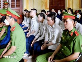 Tuyên án các bị cáo tham gia đường dây buôn lậu 6 tấn vàng