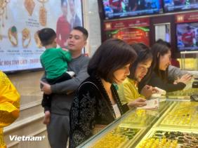 Vàng miếng SJC giữ giá 148,6 triệu đồng nhưng vẫn vượt xa thế giới