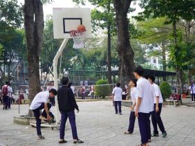 TPHCM nghiên cứu cấm học sinh sử dụng điện thoại trong trường học