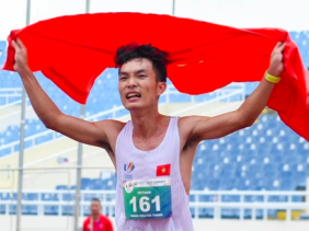 Hoàng Nguyên Thanh xô đổ kỷ lục marathon quốc gia tồn tại 21 năm