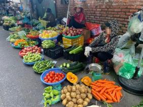 Lương cơ sở, lương hưu chưa kịp tăng, giá cả đã tăng "chóng mặt"