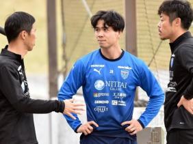 Vì sao Công Phượng bị thay ra sau 16 phút đấu cho Yokohama?