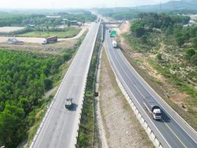 Tuyến cao tốc Cam Lộ - La Sơn sắp có có 2 trạm dừng nghỉ tạm