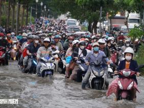 Triều cường sắp đạt đỉnh ở TP.HCM: Những tuyến đường dễ ngập người dân nên tránh