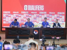 HLV Philippe Troussier: Chúng tôi vẫn nắm quyền tự quyết