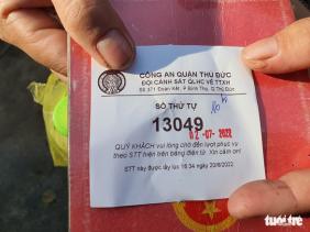 Chờ bốc số thứ tự từ 5h sáng, hẹn đến 9 ngày sau quay lại làm căn cước công dân