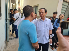 Bí thư Thành ủy TP.HCM xuống hiện trường, thăm hỏi gia đình các nạn nhân vụ cháy ở quận 10