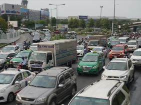 TPHCM tính cấm xe tải qua khu vực sân bay Tân Sơn Nhất để giảm ùn tắc
