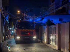 Cứu 2 người khỏi vụ cháy nhà 4 tầng ở TP.HCM
