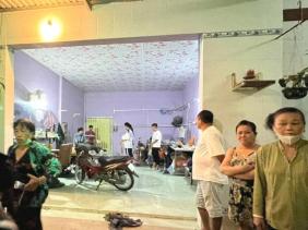 Đi học về, con trai tá hỏa phát hiện mẹ tử vong, cha nguy kịch trong phòng ngủ