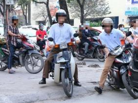 Từ 2025, đây là trường hợp duy nhất đi xe máy lên vỉa hè mà không bị phạt tiền