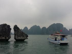 Chuyên gia nói gì về nguy cơ sạt lở hòn Trống Mái trên vịnh Hạ Long?