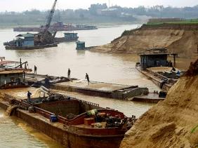Hà Nội chỉ đạo kiểm tra thông tin phản ánh về tình trạng khai thác cát trái phép trên sông Hồng