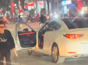 Hà Nội: Điều tra vụ nam thanh niên lái Mazda 3, cầm dao quắm chém lốp xe bus