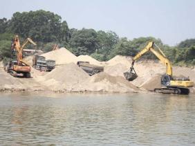 Hà Nội yêu cầu cung cấp tài liệu vụ khai thác cát khiến hàng chục nhà dân bị nứt