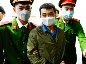Ông chủ Việt Á khai nguồn gốc 142 tỷ đồng trong sổ tiết kiệm của mẹ