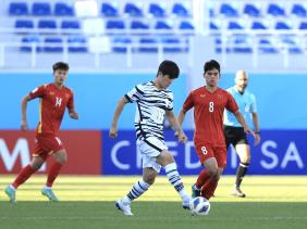 U.23 Việt Nam: Khuất Văn Khang bất ngờ nhờ giúp đỡ trên mạng xã hội