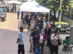 TP Hồ Chí Minh: Người dân vẫn còn đợi hàng giờ để được cấp lý lịch tư pháp