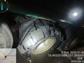 Mặt đường cao tốc Cam Lộ- La Sơn nóng tới 63 độ C, nhiều ô tô bị nổ lốp