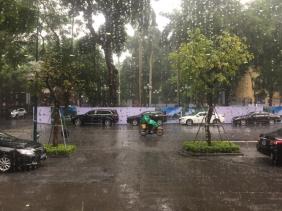 Nắng nóng ở Trung Bộ còn kéo dài, khu vực Bắc Bộ có mưa dông