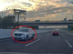 Năm 2026, ô tô và xe máy đi ngược chiều bị phạt bao nhiêu tiền theo quy định mới?