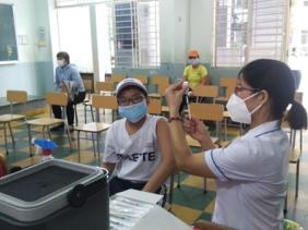 TPHCM: Ngày đầu triển khai tiêm vaccine Covid-19 cho học sinh tiểu học