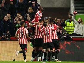 Ngoại hạng Anh: Liverpool thua choáng váng trước Brentford