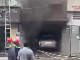 TP.HCM: Cháy nhà 6 tầng, 6 người được cảnh sát cứu an toàn