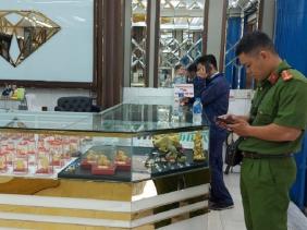 Phát hiện thêm nhiều tiệm bán vàng trang sức không rõ nguồn gốc tại TP.HCM