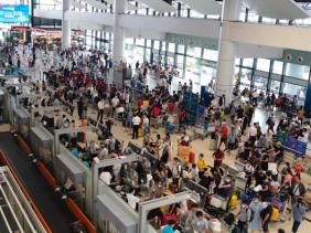 Vé bay dịp nghỉ lễ 30/4-1/5 cao chót vót và nhiều chặng còn ít chỗ