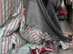 Vụ bê tông, kính "từ trên trời rơi xuống" khiến 2 người thương vong ở Hà Nội: Công an vào cuộc