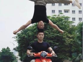 Vụ Quốc Cơ - Quốc Nghiệp chồng đầu, làm xiếc trên xe: Công an TP.HCM nói gì?