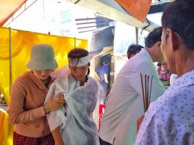 Vụ theo cha mẹ đi cào hến, 3 cháu nhỏ chết đuối: Còn nỗi đau nào hơn