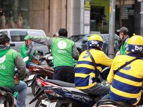 Đề xuất lộ trình cấm xe máy xăng chạy dịch vụ tại Hà Nội: Hãng xe công nghệ tìm giải pháp như thế nào?