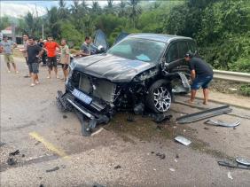 Xe ô tô chở Giám đốc Sở Tư pháp tỉnh Khánh Hòa gặp tai nạn