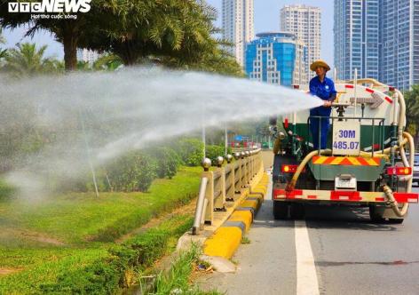 Mùa xuân nóng nực bất thường, hầu như không mưa phùn, nồm ẩm, không 'rét nàng Bân'